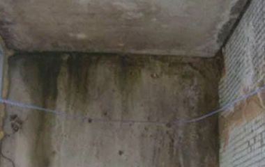 Как заделать щели на балконе от дождя